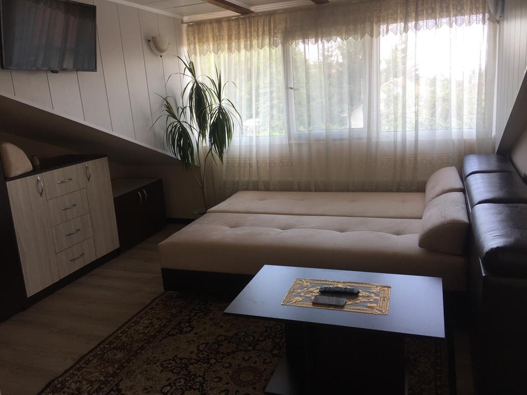 Guest House Angelkovi ساباريفا بانيا المظهر الخارجي الصورة